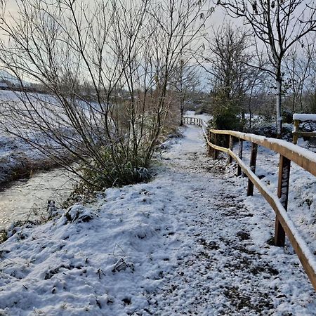 Riverside Cabin Limerick Junction エクステリア 写真