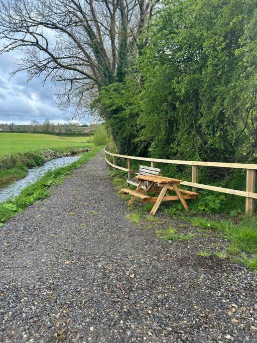 Riverside Cabin Limerick Junction エクステリア 写真