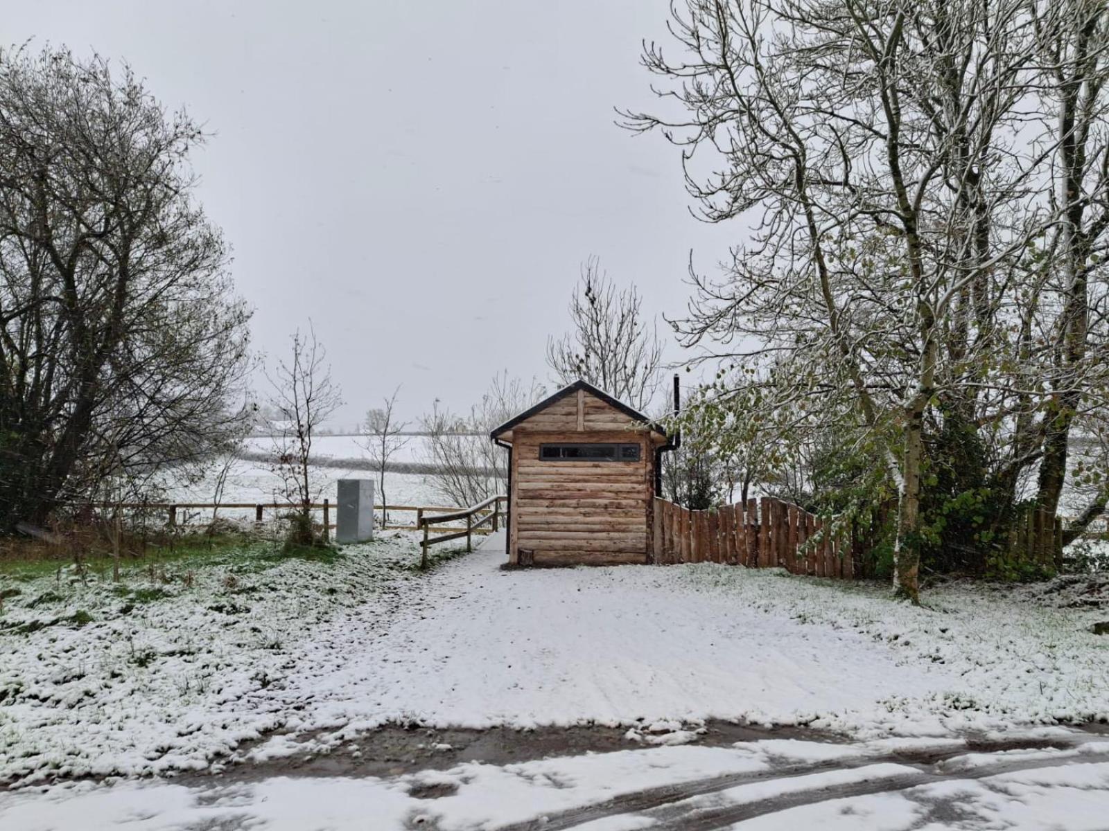 Riverside Cabin Limerick Junction エクステリア 写真
