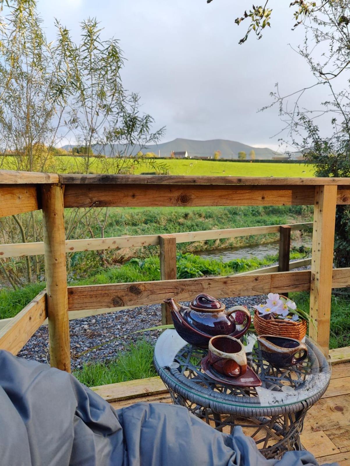 Riverside Cabin Limerick Junction エクステリア 写真