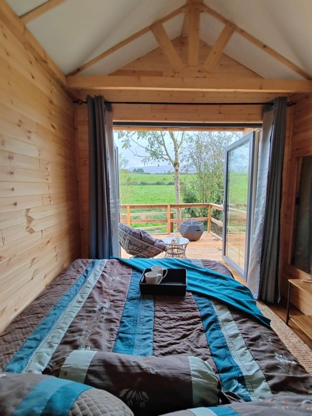 Riverside Cabin Limerick Junction エクステリア 写真